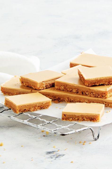 These moreish crispy bites, starring our favourite Caramilk and sweetened condensed milk, are made with Jatz crackers which gives them a lovely salty-sweet element. Go on, treat yourself. Caramel Squares Recipe, Custard Slice, Savoury Crackers, Coconut Slice, Caramel Slice, Lemon Custard, Raspberry Coconut, Square Recipes, Easy Party Food