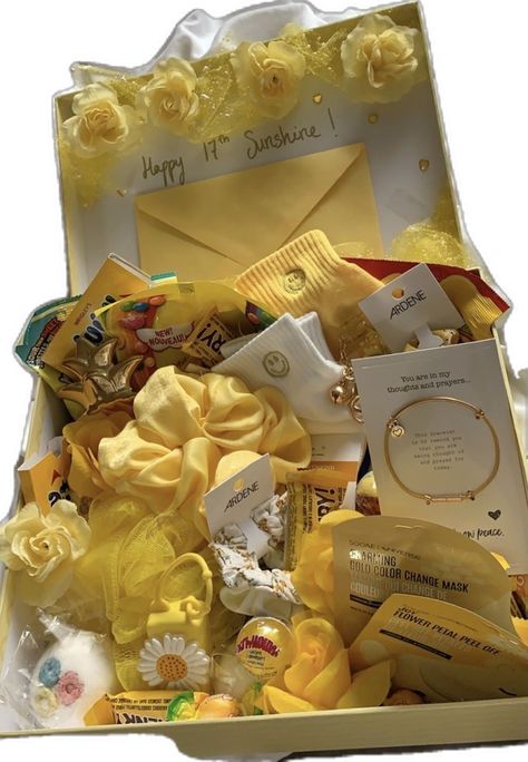 Numbered Birthday Presents, Gifts Astetic, Unique Ideas For Best Friends Birthday, Best Friend Just Because Gifts, Yellow Gift Ideas For Best Friend, Random Birthday Gifts, Cute Girlfriend Birthday Gifts Ideas, Birthday Hamper Ideas For Best Friend, Cute Things To Give Your Girlfriend Gift Ideas