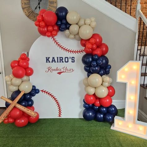 Rookie year, big league vibes ⚾🎈This baseball-themed balloon setup was a home run! . . #birthdaypartyideas#firstbirthday #rookieyear #balloondecor #eventstylist #stlouis #sedemamaevents #balloons #balloonstylist  #balloongarland #balloonart #balloonartist #balloondecoration #edwardsvilleillinois #partyideas #partydecor Baseball Themed Balloon Arch, First Birthday Baseball, Edwardsville Illinois, Baby Boy First Birthday, Baseball Party, Home Run, Boy First Birthday, Balloon Art, 9th Birthday