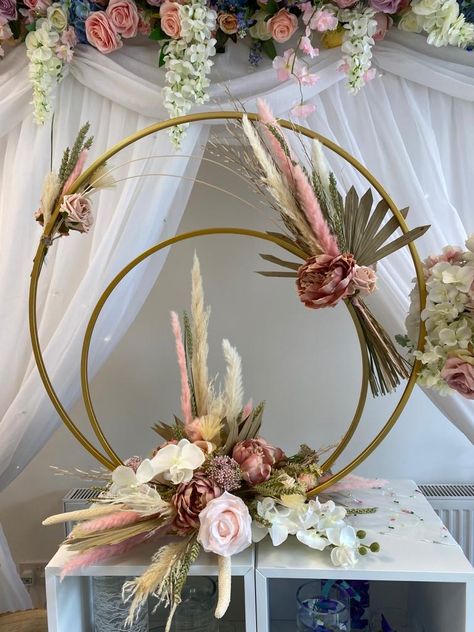 Hoop Centrepiece, Dry Flowers Arrangements Ideas, Double Wreath, Handmade Candles Diy, Ethiopian Wedding, Quinceanera Decorations, Artificial Flower Bouquet, Floral Hoops, Rustic Wreath