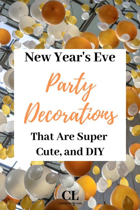 Gold Nye Party, Nye Party Decor, New Year's Eve Decor, Diy Nye, New Year's Eve Decorations, New Year's Eve Party Themes, Nye Party Decorations, New Years Eve Drinks, New Year's Eve Crafts