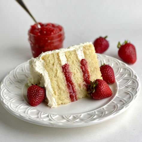 This easy Strawberry Compote bakery recipe has a deliciously fresh and natural strawberry flavor. It cooks in only 10 minutes and can be used as a cake filling or cupcake filling. This recipe uses frozen strawberries, which saves you time and results in consistent results all year round!A 1x batch will fill one 6" three-layer cake or about 14-18 cupcakes, and a 2x batch will fill one 8" three-layer cake or about 28-36 cupcakes. Bakery Style Cake, Strawberry Vanilla Cake, Strawberry Cake Filling, Moist Vanilla Cake, Cake Filling Recipes, Cake Filling, Almond Cake Recipe, Strawberry Compote, Strawberry Filling