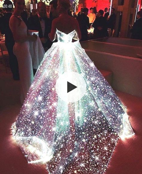 Glow In The Dark Dress, Fairytale Gown, 15 Dresses Quinceanera, Quince Dresses Red, Quince Dresses Pink, Pretty Quinceanera Dresses, Dancer Workout, Dark Dress, Quince Dress