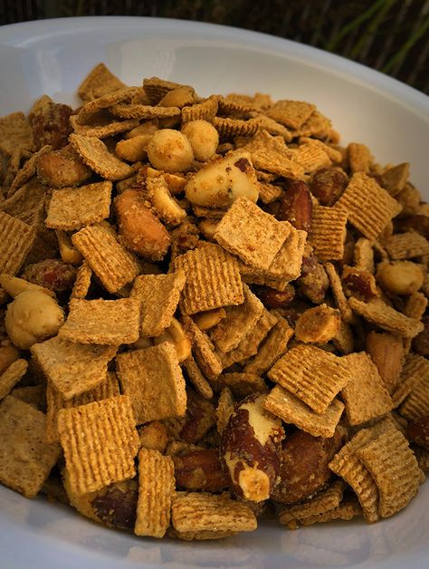 Golden Gram Treats, Trail Mix With Golden Grahams, Snack Mix With Golden Grahams, Chex Mix With Golden Grahams, Golden Grahams Recipes, Golden Graham Treats, Caramel Snack Mix, Savory Chex Mix, Graham Recipe