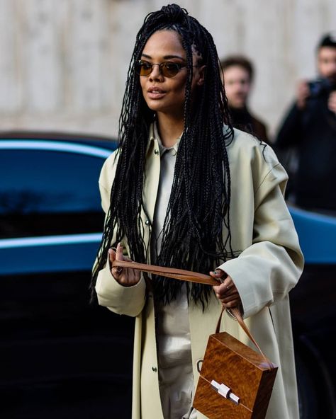 Bi Fashion, Twist And Shout, Tessa Thompson, Streetstyle Fashion, Marvel Women, Street Fashion Photography, Box Braids Hairstyles, African Hairstyles, Work Wardrobe