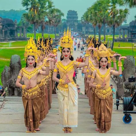 Apsara Dance, New Year Day, Khmer New Year, Cambodian Art, Angkor Wat Temple, Fruit Coloring Pages, Angkor Wat, All Friends, Printable Crafts