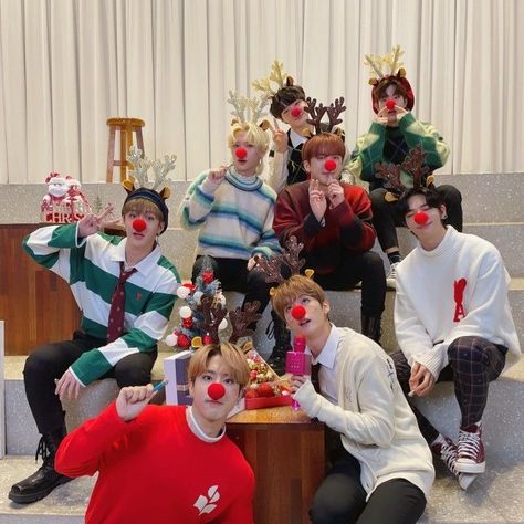 Kpop Christmas Icons Stray Kids, Straykids Christmas Icons, Kpop Christmas, Sleep With Me, Bts Christmas, Christmas Mail, Kitchen Christmas Gifts, Christmas Icons, Skz In Cute