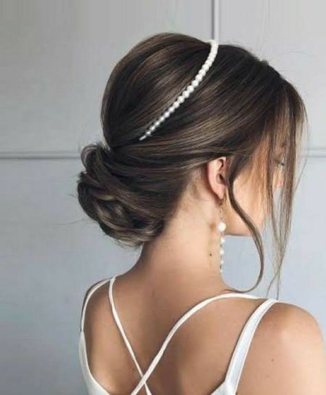 Updo With Headband, Wedding Hairstyles For Medium Hair, Classic Wedding Hair, Wedding Bun Hairstyles, Bridal Hair Updo, Smink Inspiration, 사진 촬영 포즈, Trendy Wedding Hairstyles, Wedding Hair Inspiration