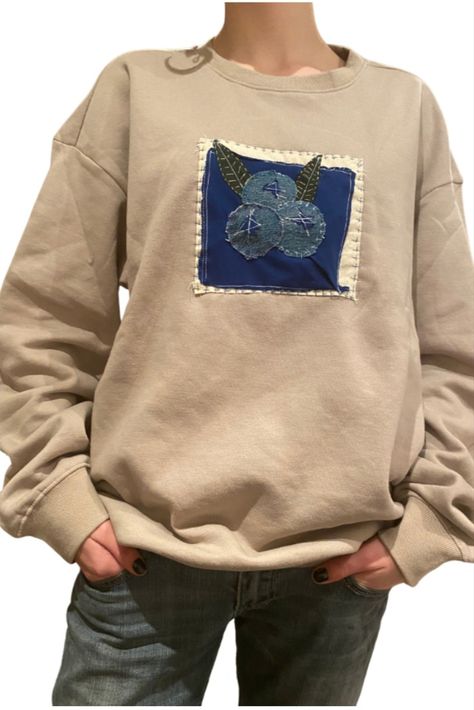 Upcycled Embroidered Clothes, Sewn On Patches, Patchwork Hand Sewn, Hand Sewn Clothes Diy, Patch On Sweatshirt, Sweater Diy Upcycle, Patchwork On Clothes, Patch On Clothes, Patches On Shirt