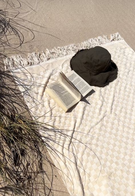 Books by the beach with our Ace Towel and Vacation Bucket Hat. Img by @sarannparker Beach Towels Aesthetic, Beach Towel Aesthetic, Summer Instagram Pictures, Beach Bucket Hat, The Beach People, Summer Towel, Beach People, Greece Beach, Europe Aesthetic