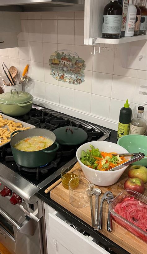 Paige Lorenze Apartment, Paige Lorenze House, Kny Tweets, Food In Kitchen, Cooking In Kitchen, Paige Lorenze, Life In Pieces, Cooking Aesthetic, Cooking In The Kitchen