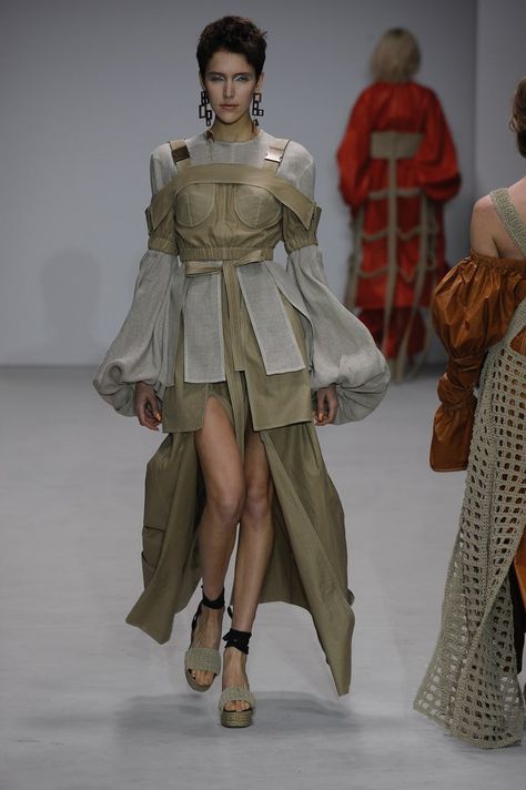 Deconstructed Fashion, Avangard Fashion, Deconstruction Fashion, Runway Fashion Couture, London College, Draping Fashion, Fashion Design Collection, London College Of Fashion, Fashion Vocabulary