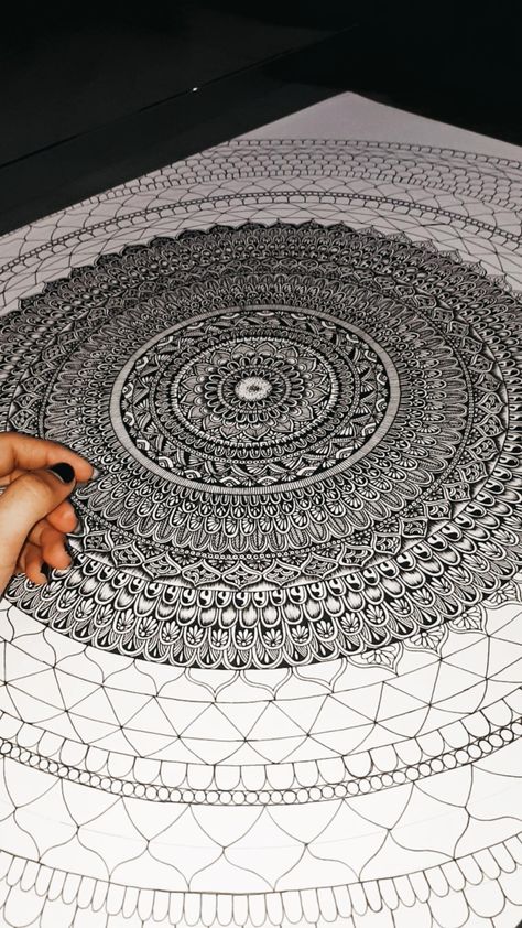 Large Mandala Art, Big Mandala Drawing, Big Mandala Art, Mandala Reference, Sacred Geometry Art Mandalas, Mandala Practice, Mandala Arts, Large Mandala, Cambodian Art