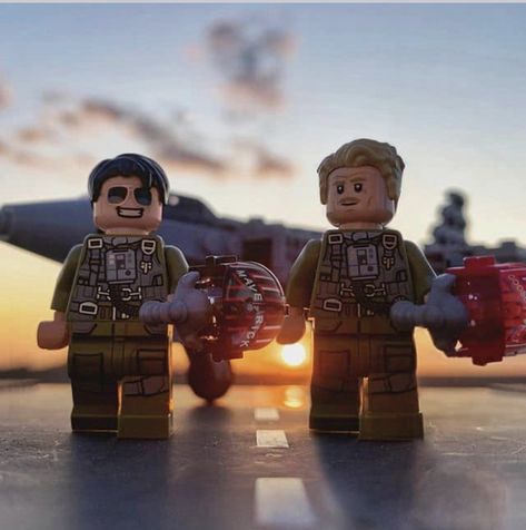 Lego Profile Picture, Lego Minifigures Photography, Funny Lego Pictures, Lego Pics, Lego Soldiers, Lego Wallpaper, Lego Army, Lego Sculptures, Lego Custom Minifigures