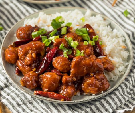 Easy Chinese Chicken Recipes, Poulet General Tao, Chicken Orange, Chinese Desserts, Chinese Chicken Recipes, Cheeseburger Recipe, Crispy French Fries, General Tso, Family Fresh Meals