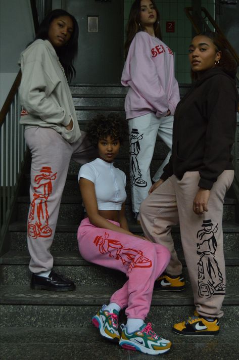 Sweats Photoshoot Ideas, Street Style Group Photoshoot, Sweatpants Photoshoot Ideas, Clothing Line Photoshoot Ideas Studio, Clothing Brand Model Poses, Hoodie Brand Photoshoot, Photoshoot For Clothing Brand, Street Wear Photoshoot Ideas, Clothing Brand Photoshoot Ideas Streetwear