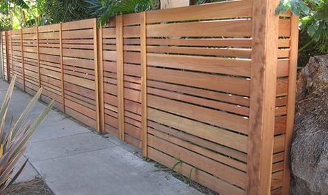 Different width boards....boards flush with front of posts Pagar Modern, Tor Design, Wood Fence Gates, Garden Gate Design, Wood Fence Design, Modern Fence Design, Privacy Fence Designs, Cheap Backyard, Horizontal Fence