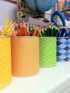 I like this! Covered cans for colored pencils Teaching Portfolio, Teaching Organization, Class Organization, Classroom Organisation, Kid Art, Teacher Tips, Organization Decor, Teacher Organization, Creative Classroom