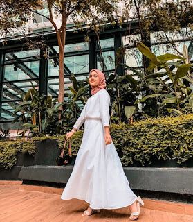 Kebaya Modern Hijab Bridesmaid, Tasnim Shah, Blessed To See Another Year, Hijab Bridesmaid, Hello 21, Ootd Poses, Modern Hijab, Fashion Model Photography, Muslim Fashion Hijab Outfits