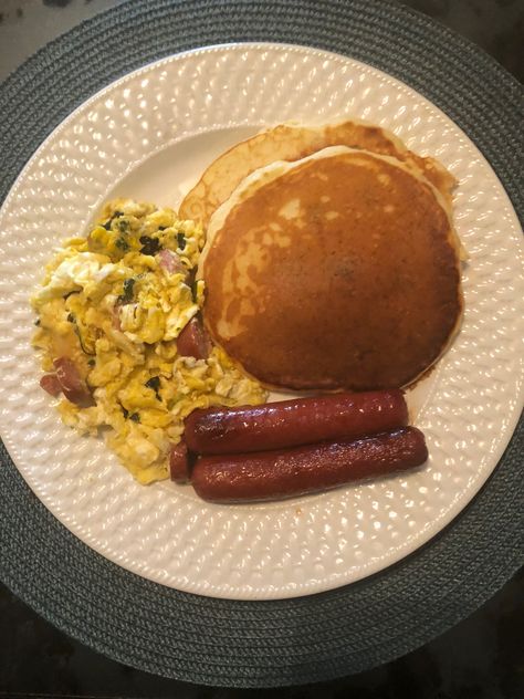 Breakfast! Pancakes with beef sausage, scrambled eggs with cheese, spinach and diced turkey bacon. Yummy!!! Pancakes And Scrambled Eggs, Eggs Breakfast Ideas, Pancakes And Sausage, Bacon And Eggs Breakfast, Sausage And Eggs, Pancake Sausage, Scrambled Eggs With Cheese, Cheese Spinach, Eggs Breakfast