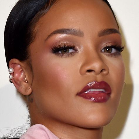 Rihanna Makeup Fenty, Rihanna Inspired Makeup, Rhianna Makeup Looks, Rihanna Makeup Looks Natural, Rihanna Eye Makeup, Rihanna Makeup Natural, Beyonce Makeup Looks, Rihanna Makeup Looks, Beyoncé Makeup