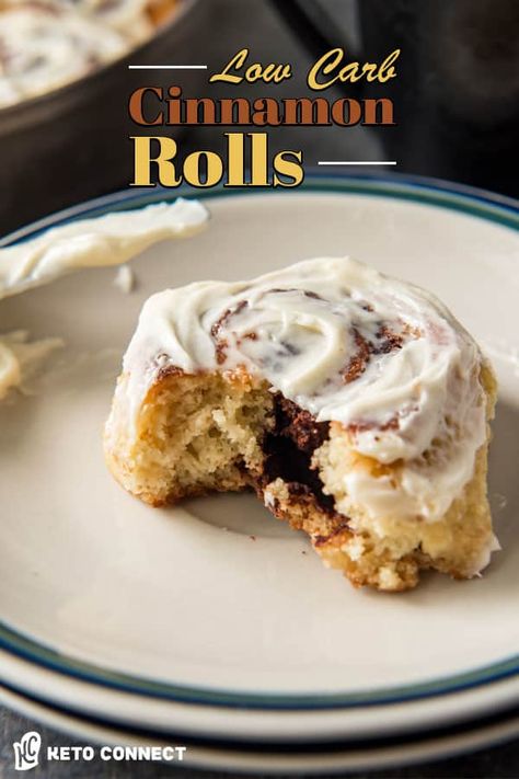 Make cinnamon rolls WITHOUT using fathead dough. The perfect Sunday brunch recipe! #ketobrunch #cinnamonrolls #ketocinnamonrolls Keto Pastries, Keto Rolls, Keto Brood, Keto Connect, Fathead Dough, Keto Breakfasts, Keto Cinnamon, Keto Cinnamon Rolls, Keto Holiday