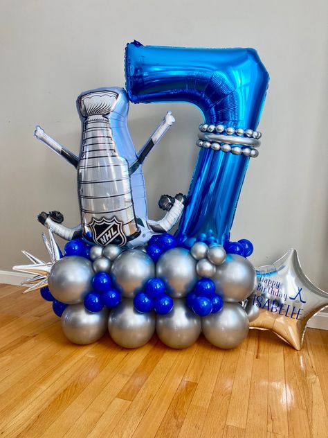 Hockey Balloon Bouquet, Hockey Theme Balloons, Blue Birthday Themes, Luca Birthday, Hockey Birthday Parties, Cow Birthday Parties, Hockey Party, Balloon Tower, Hockey Birthday