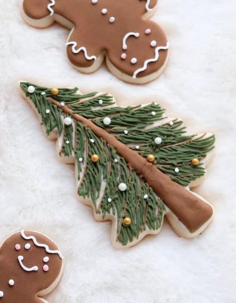 Royal Icing Tree Cookies, Decorated Tree Cookies, Christmas Tree Cake Cookies, Reindeer Sugar Cookies Decorated, Tree Sugar Cookies Decorated, Pine Tree Cookies, Christmas Cookies Decorated Icing, Christmas Tree Sugar Cookies Decorated, Tree Cookies Decorated