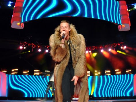 Congratulations to Macklemore on his grammy nominations and for reminding us that fur is a great look for men too! #style #fashion #mensfashion Macklemore Thrift Shop, No Scrubs, Music Jam, The Heist, Macklemore, Mens Fur, Grammy Nominations, Thrift Shop, Hip Hop Artists