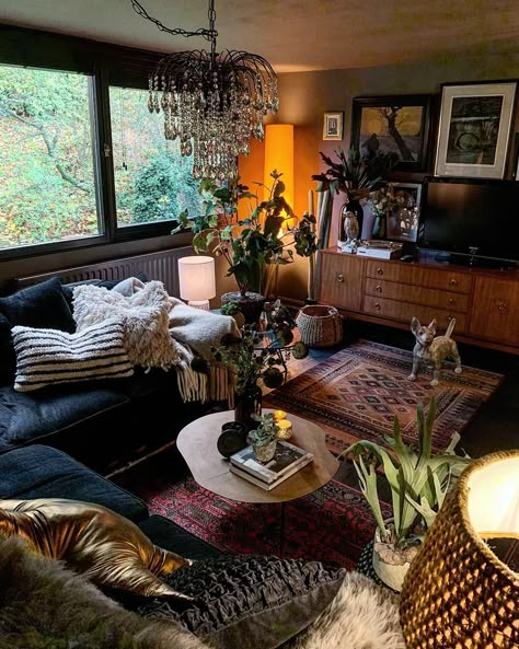 Moody Eccentric Living Room, Dark Boho Astethic, Cluttered Home Aesthetic, Dark Eccentric Decor, Cozy Dark Apartment Aesthetic, Dark And Cozy Home, Moody Bohemian Living Room, Dark Eclectic Maximalism, Dark Studio Apartment