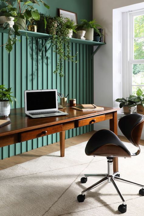 38 home office ideas: stylish workspaces to boost creativity | Real Homes Green Home Offices, Outfit Office, Cool Office Space, Casa Country, Cool Office, Modern Home Office, Home Office Setup, Home Office Space, Home Trends