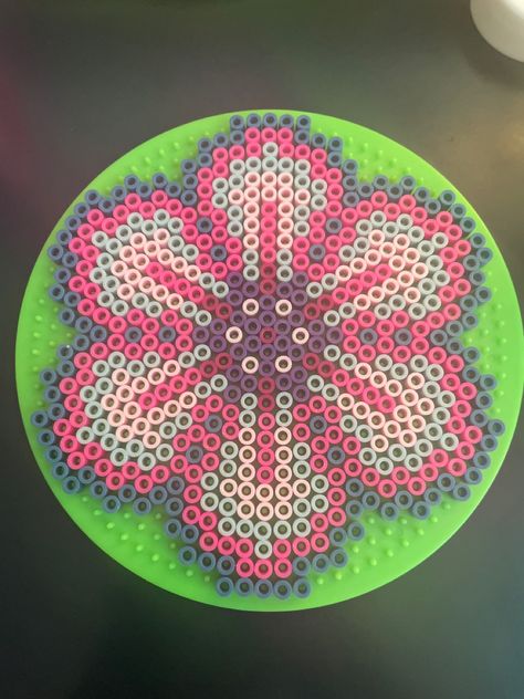 Fuse Beads Round Pattern, Hama Bead Circle Patterns, Circle Perler Beads, Perler Beads Circle, Flower Perler Bead Patterns, Circle Perler Bead Patterns, Hama Beads Coasters, Pyssla Beads, Hamma Beads Ideas