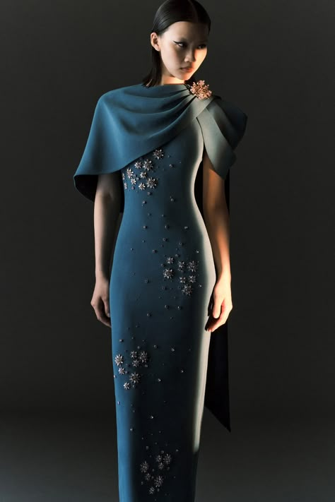 Huishan Zhang Resort 2025 Collection | Vogue Huishan Zhang, Fashion Identity, Cheongsam Dress, فستان سهرة, Metallic Dress, Luxury Dress, Latest Outfits, Elegant Outfit, Night Outfits