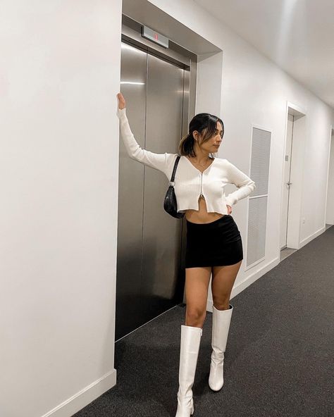 Black Leather Mini Skirt Outfit, Black Skirt White Top, White Mini Skirt Outfit, Leather Mini Skirt Outfit, Sza Concert, Ig Poses, White Boots Outfit, White Jean Skirt, Spain Trip