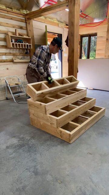 Build Stairs Diy, Stairs Without Stringers, Simple Stairs, Diy Stairs Outdoor, Workshop Hacks, Cottage Stairs, Pallet Stairs, Grandma House, Stair Ladder