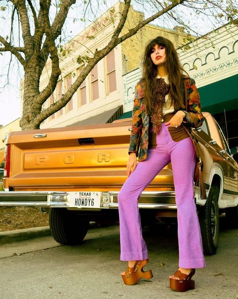 Boogie Child (@boogiechildvintage) • Instagram photos and videos Light Purple Pants Outfit, Purple Pants Outfit Aesthetic, 70s Fashion Aesthetic, Purple Pants Outfit, 70s Streetwear, 70s Aesthetic, Purple Pants, Flare Pant, Vintage Inspired Outfits