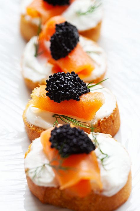 Italian Crostini, Italian Toast, Salmon And Caviar, Salmon Toppings, Caviar Appetizers, Recipe With Sour Cream, Crostini Toppings, The Best Appetizers, Crostini Recipe