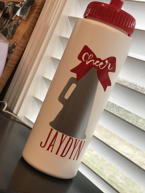 Travel Cheer Gifts, Cheerleading Water Bottles, Cheer Water Jugs, Cheerleader Water Bottle Ideas, Cheer Cups, Cheer Cricut Ideas, Cheer Water Bottles Ideas, Cheer Water Bottles, Cheer Tumbler Cups