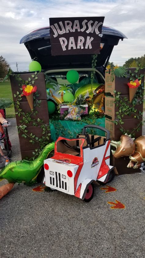 Jurassic World Trunk Or Treat Ideas, Jurassic Park Golf Cart Decorations, Dino Trunk Or Treat, Jurrasic Park Trunk Or Treat Diy, Trunk Or Treat Jurassic Park Theme, Jurassic Park Trunk Or Treat, Dinosaur Trunk Or Treat, Jurassic Park Trunk Or Treat Ideas, Truck Or Treat Jurassic Park