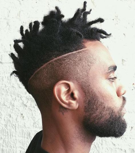 Short Mohawk Dreads With Undershave Mohawk Dreads, High Top Fade Haircut, High Top Dreads, Dreads Short Hair, Short Mohawk, Dread Hairstyles For Men, Undercut Haircut, Short Textured Hair, Short Dreads