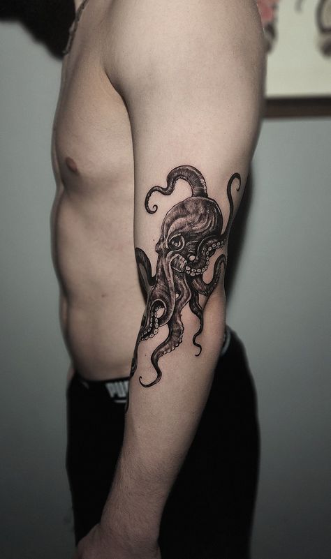 Octopus Forearm Tattoo, Tattoos Torso, Gothic Tattoos, Octopus Tattoos, Octopus Tattoo, Zodiac Tattoos, Gothic Tattoo, Bright Ideas, Avatar Aang