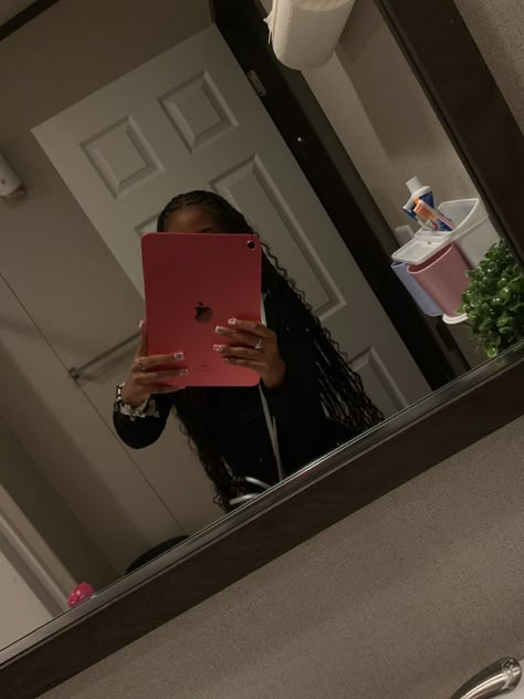 Led Light Pictures Baddie, Phone Mirror Selfie, Cute Mirror Pics Black Women, Digital Camera Aesthetic Black Women, Digital Camera Baddie, Ipad Pics, Brownskin Baddie Mirror Pics No Face, Ipad Picture, Life Pics