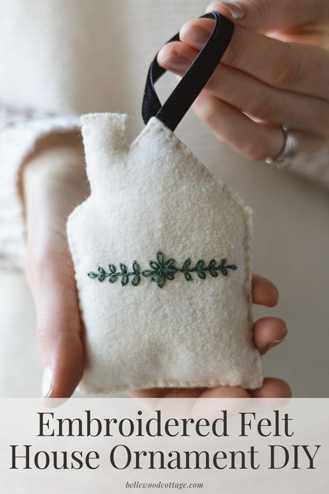 Felt Tree Ornaments Diy, Diy House Ornament, New Home Ornament Diy, Homemade Felt Ornaments, Homemade Christmas Tree Ornaments, House Christmas Ornaments, Natural Christmas Ornaments, Homemade Christmas Tree, Diy Christmas Decorations For Home