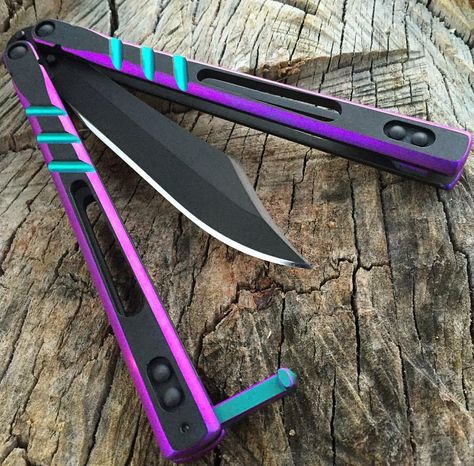 #Butterfly #Knives Butterfly Knives, Knife Aesthetic, Pretty Knives, Butterfly Knife, Cool Swords, Knife Collection, Cool Knives, Knife Making, Tactical Gear