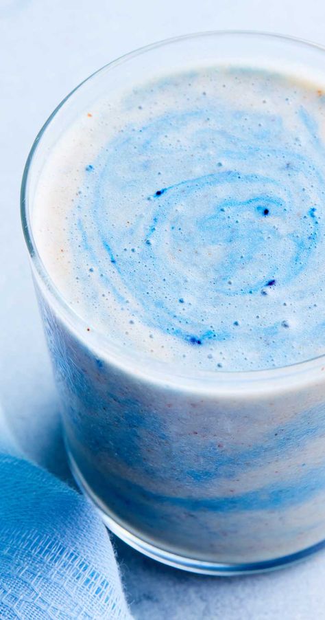 Reishi powder & blue majik put this smoothie under a superfood spell. Blue Spirulina Smoothie, Blue Majik, Homemade Smoothies Recipes, Spirulina Recipes, Blue Smoothie, Spirulina Smoothie, Nutritious Smoothie Recipes, Smoothie Recipes With Yogurt, Blue Spirulina