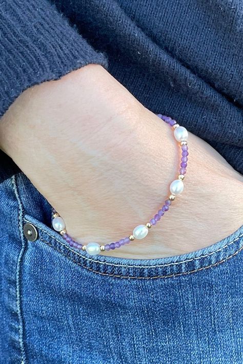 Sparkly Beaded Bracelets, Pretty Beads Bracelets, Unique Beads Bracelet, Faceted Beads Bracelet, Handmade Bracelets With Beads, Purple Bead Bracelet Ideas, Delicate Beaded Bracelets, Purple Bracelets Beads, Purple Beads Bracelets