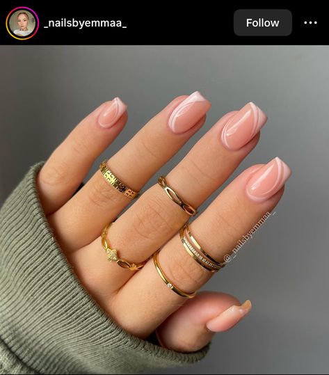 Small Neutral Nails, Minimalist Nails Autumn 2024, Simple Fall Nail Inspo Square, Solid Nail Color Ideas Square, December Nails Simple Short Square, Fall Neutral Nails Square, Accent Nail Ideas Ring Finger Simple, Minimalist Dip Nails, Square Nails Ideas Winter