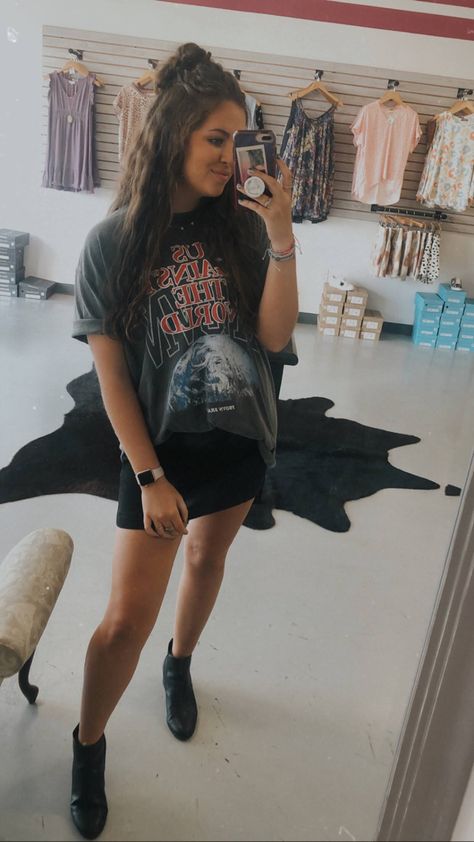 Black Skirt Oversized Shirt, Graphic Tee And Mini Skirt Outfit, Metal Outfit, Fit Checks, Black Skort, Big Shirt, Metallic Skirt, Miniskirt Outfits, Bach Party