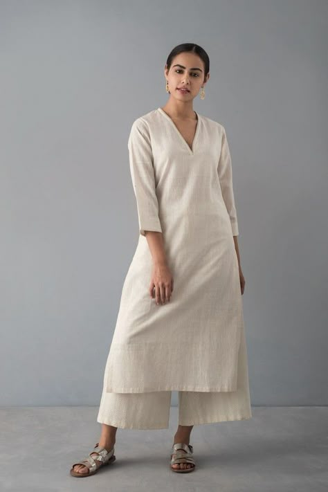 Linen Kurti Design, Simple Kurta, Organic Fashion, Simple Kurta Designs, Kurta Style, Simple Kurti Designs, Salwar Designs, Kurti Patterns, Casual Indian Fashion