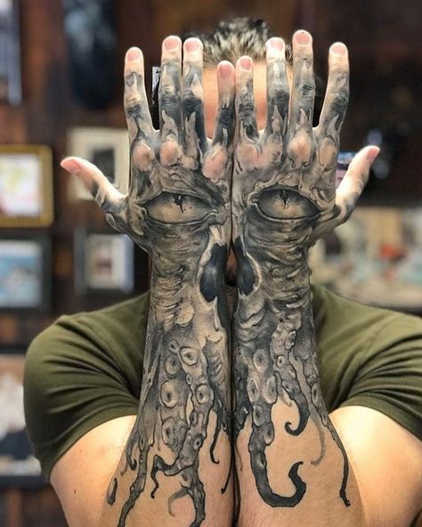 Octopus Tattoo Design, Worlds Best Tattoos, Ghost Tattoo, Biomechanical Tattoo, Magic Tattoo, Sketch Tattoo Design, Octopus Tattoo, Japanese Sleeve Tattoos, Hand Tattoos For Guys